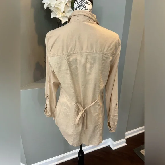 Nine West Jeans size medium tan button down shirt - Picture 7 of 9